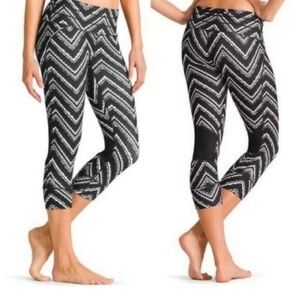 Athleta Relay Chevron Cropped Leggings